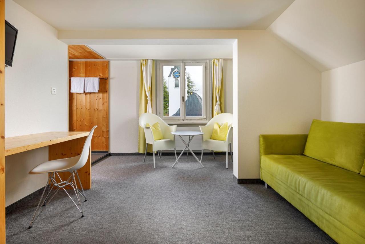 Hirschen Guesthouse - Village Hotel Вильдхаус Экстерьер фото