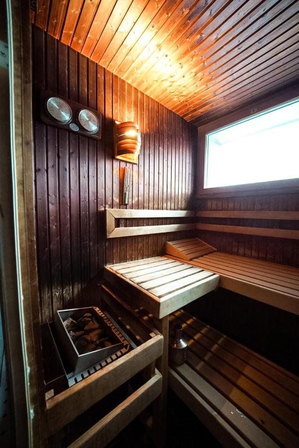 Hirschen Guesthouse - Village Hotel Вильдхаус Экстерьер фото